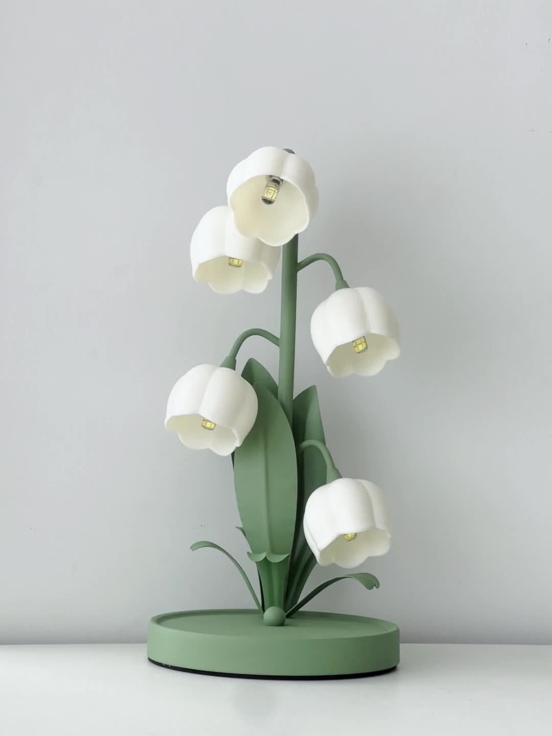 Elegant USB-Powered Flower Table Lamp with Faux Calla Lily Design - Modern Rustic Style, Matte Finish, 3-Light & Single-Light Modes, Ideal for Bedroom, Living Room, and Bar Ambiance, Table Lamp for Bedroom